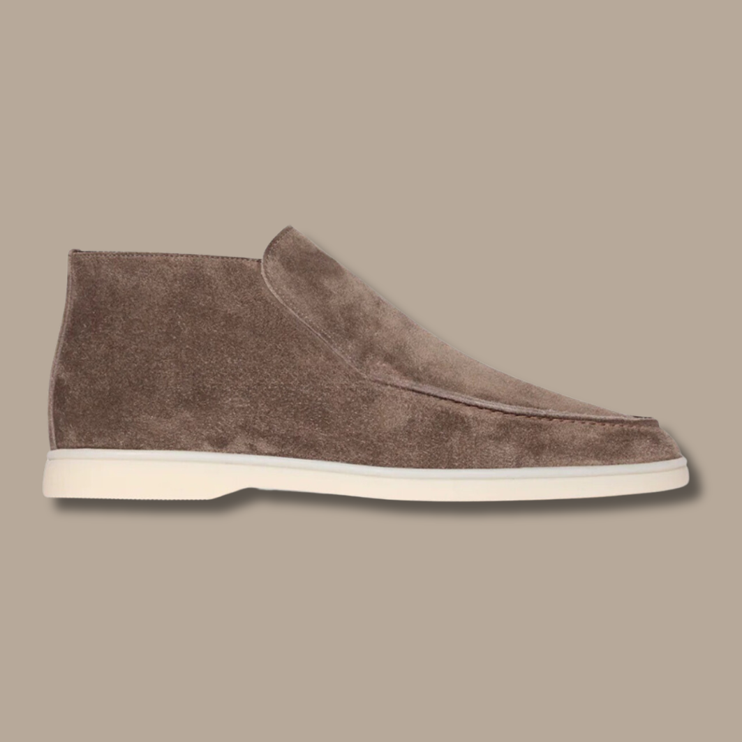 Navy blauwe suède loafers voor heren. LuxeStride instappers, met focus op comfort en elegante stijl.