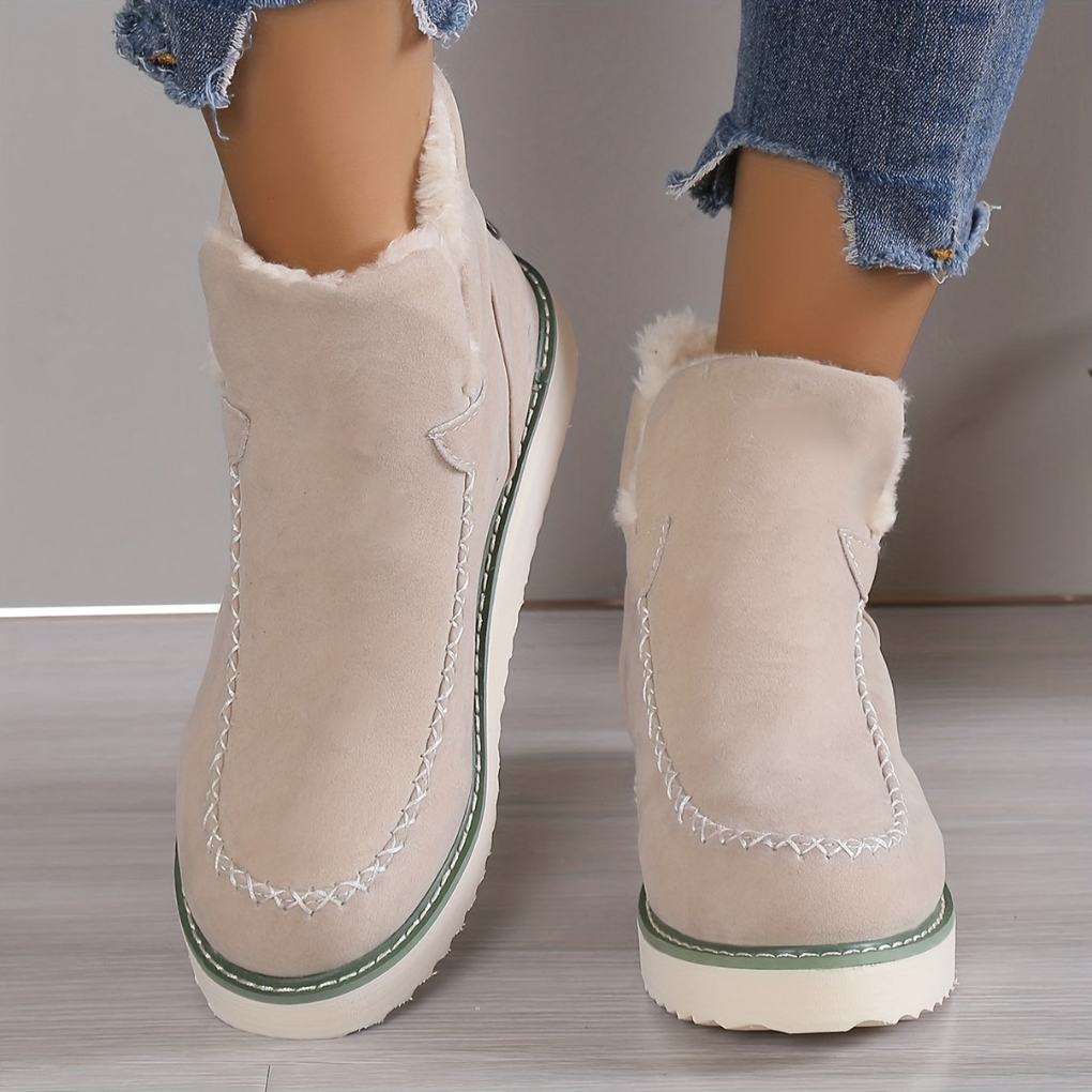 Comfortabele beige unisex winterschoenen met warme bontvoering; ideaal voor koud weer en dagelijks gebruik.