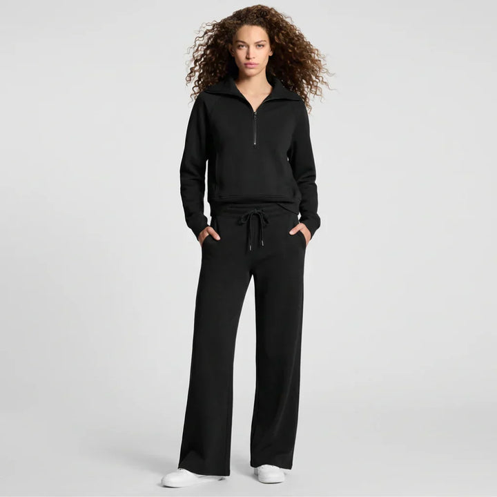 Comfortabele dames 2-delige reisoutfit met wijde broek en bijpassende top, ideaal voor onderweg.
