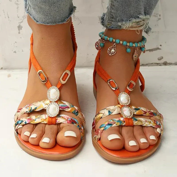 Vrouwen boho sandalen, slip-on model met parel details, perfect als comfortabele zomerschoen.