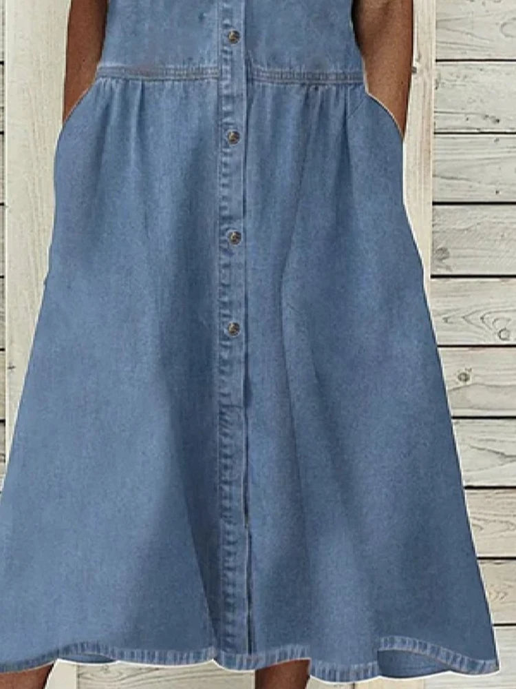Stijlvolle A-lijn damesjurk in denimlook met knoopjes, een veelzijdige en comfortabele keuze voor lente en zomer.