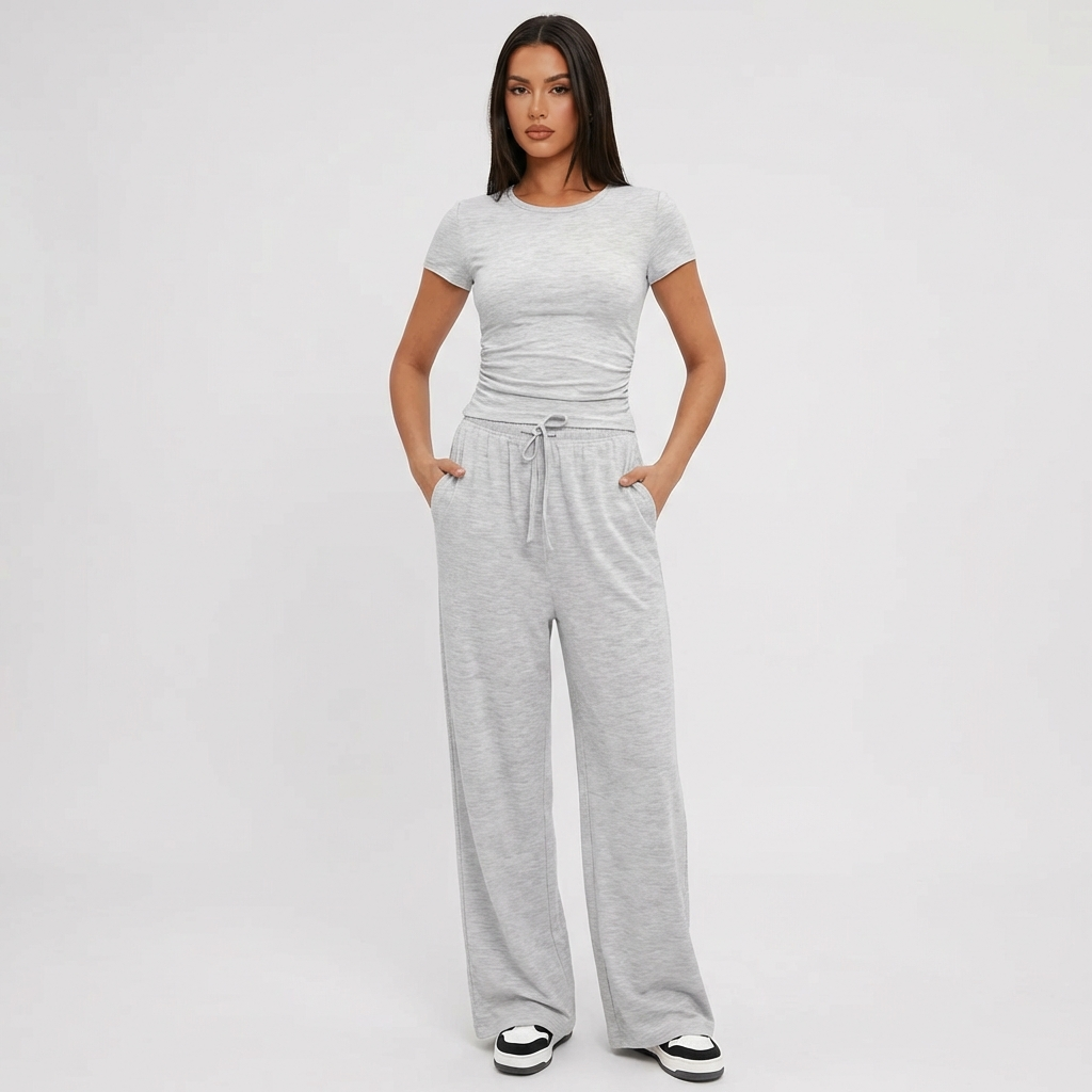 Comfortabele dames lounge set: 2-delig met stijlvolle crop top en broek met wijde pijpen. Ideaal voor thuis.