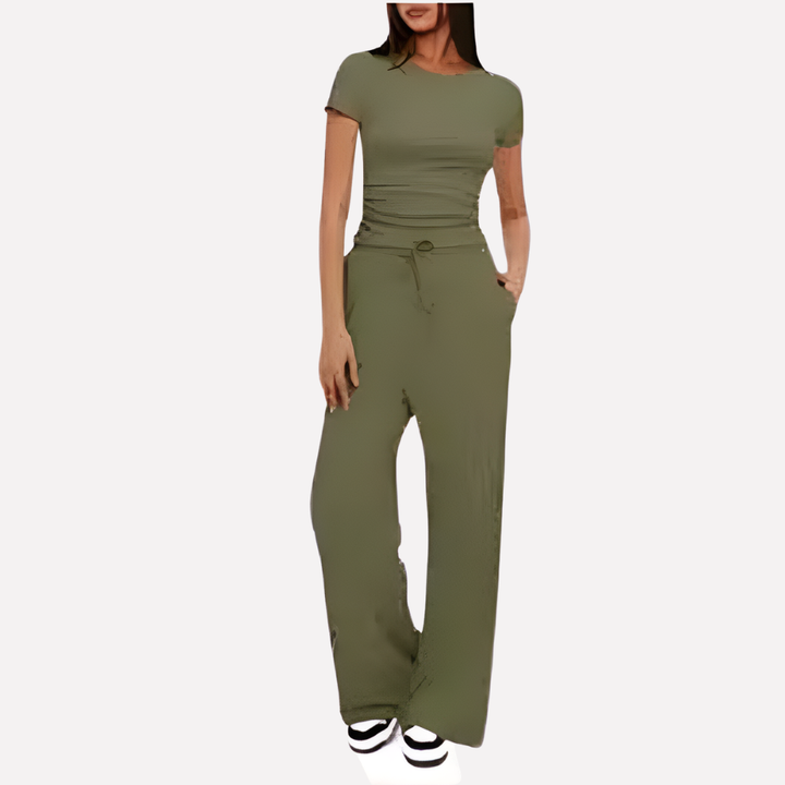 Casual dames huispak met crop top en wijde pijp broek. Perfect voor ontspanning en stijlvol comfort.