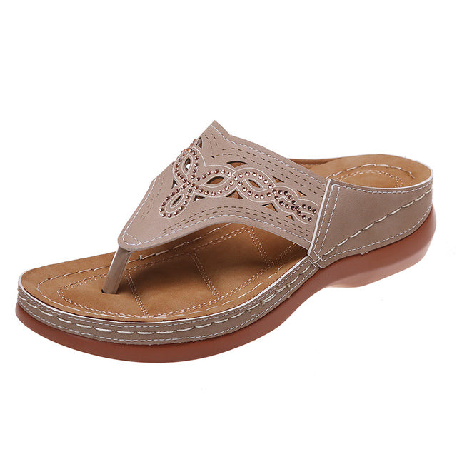Zachte dames massageslippers Soraya met wigzool. Orthopedisch comfortabele zomerschoenen voor de vakantie.