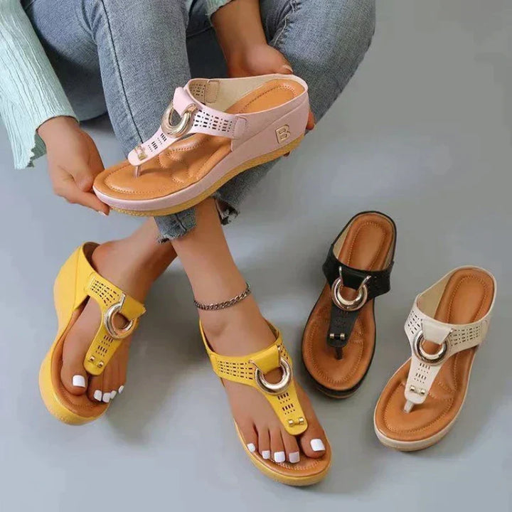 Casual dames sandalen Talia, plat en stijlvol, ideaal voor strand en dagelijks gebruik.
