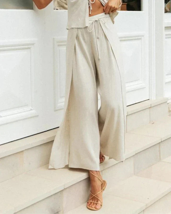 Modieuze dames zomer set met ronde hals top en comfortbroek. Luchtige katoenen tweedelige outfit voor casual dagen.