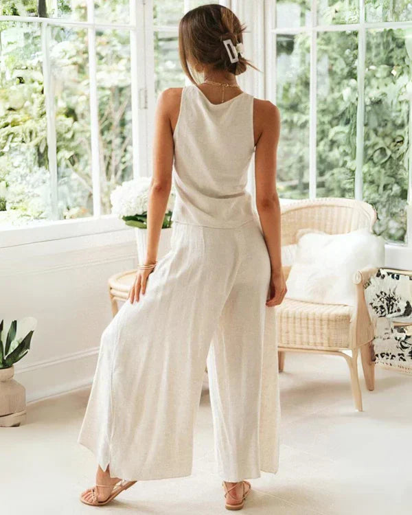 Stijlvolle en comfortabele dames tweedelige set met ronde hals en comfortbroek. Perfecte casual vrijetijdsoutfit.