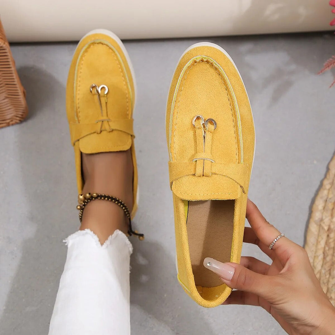 Zwarte dames loafers, stijlvolle en comfortabele instappers voor zowel werk als vrije tijd.
