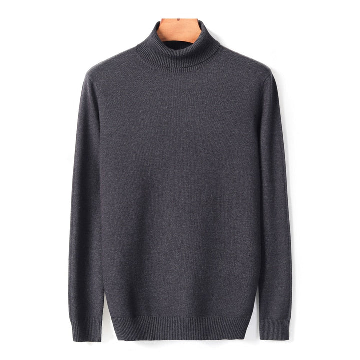 Vooraanzicht van een moderne heren coltrui, essentiële winterkleding voor stijlvolle mannenmode.