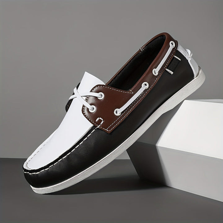 Traditionele heren bootschoenen 'Thijs' met moderne grip en instapgemak, ideaal voor zomer.