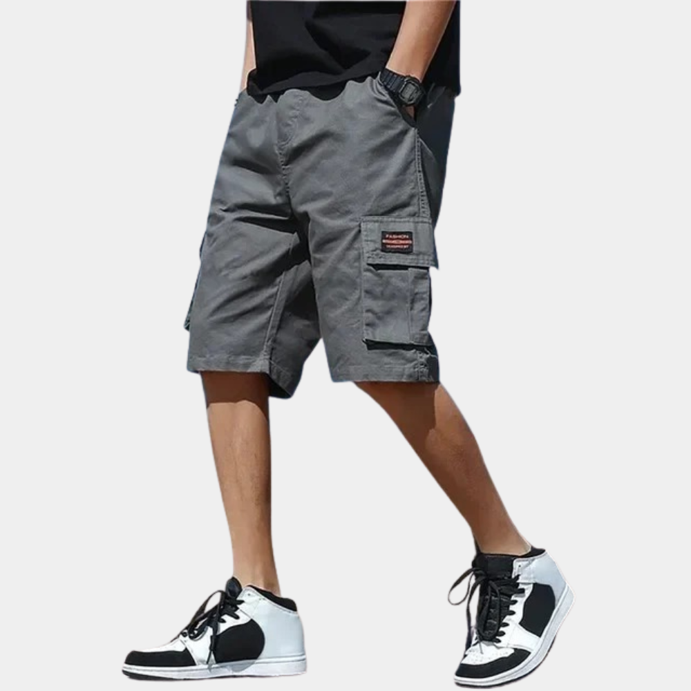 Comfortabele heren cargo shorts met ruime zakken, ideaal voor zomerse casual outfits of outdoor activiteiten.