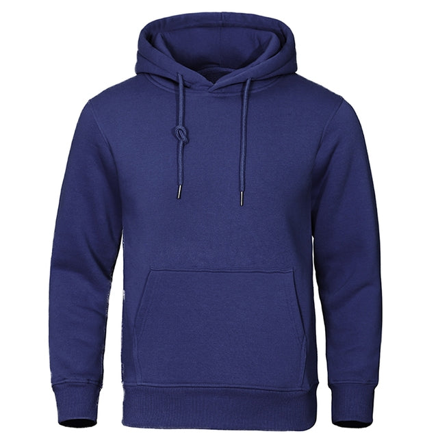 Veelzijdige heren hoodie, gemakkelijk te combineren voor een casual, warme of sportieve outfit.
