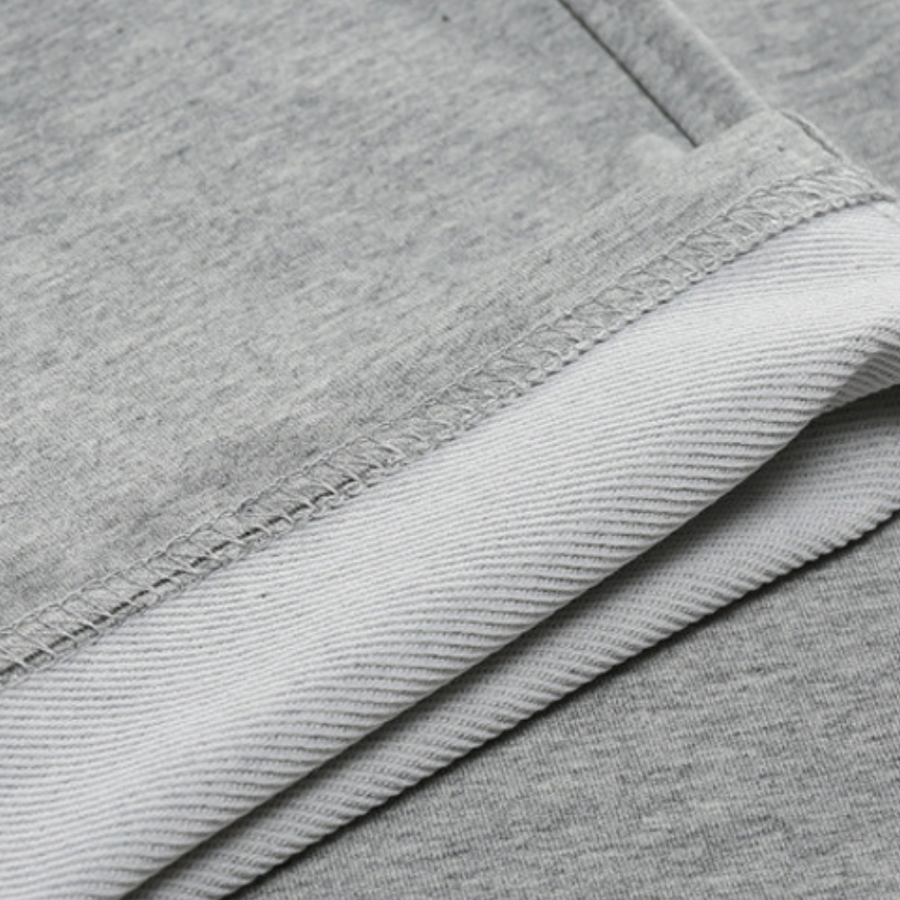 Praktische heren joggingbroek met trekkoord, geschikt voor elke sport of casual gelegenheid.