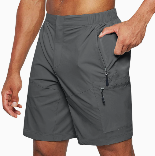 Sneldrogende heren sportbroek van ademend polyester, perfect voor actieve zomerdagen en casual gebruik.