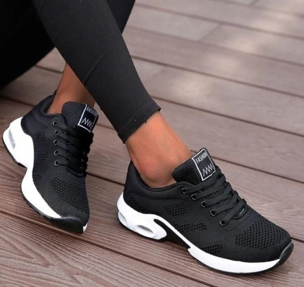 Stijlvolle casual damessneakers, ergonomisch en comfortabel, perfect voor damesmode en ontspannen wandelingen.