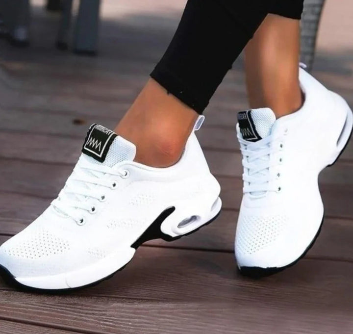 Ergonomische damessneakers met schokabsorberend en flexibel ontwerp voor optimale voetondersteuning.