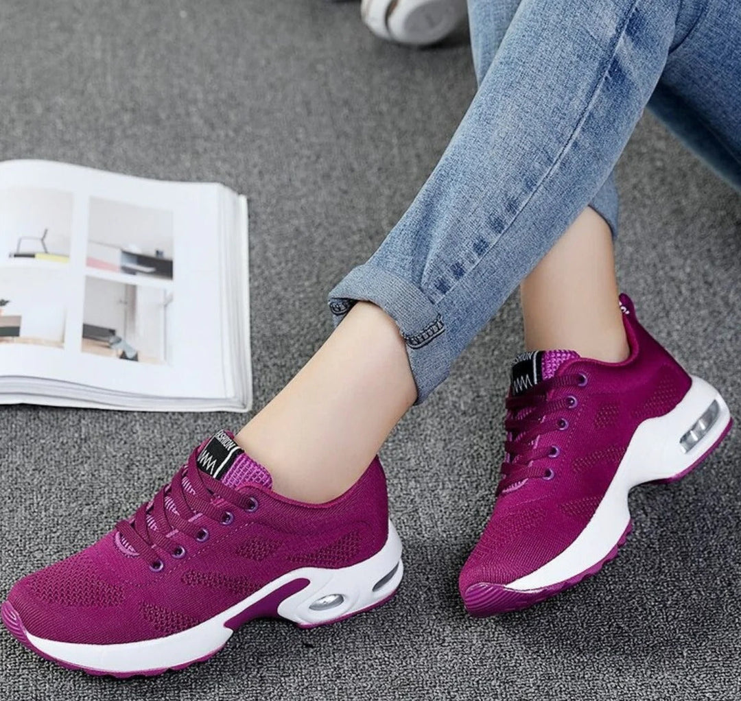 Moderne, stijlvolle damessneakers met orthopedische kenmerken voor ultiem comfort en ondersteuning.