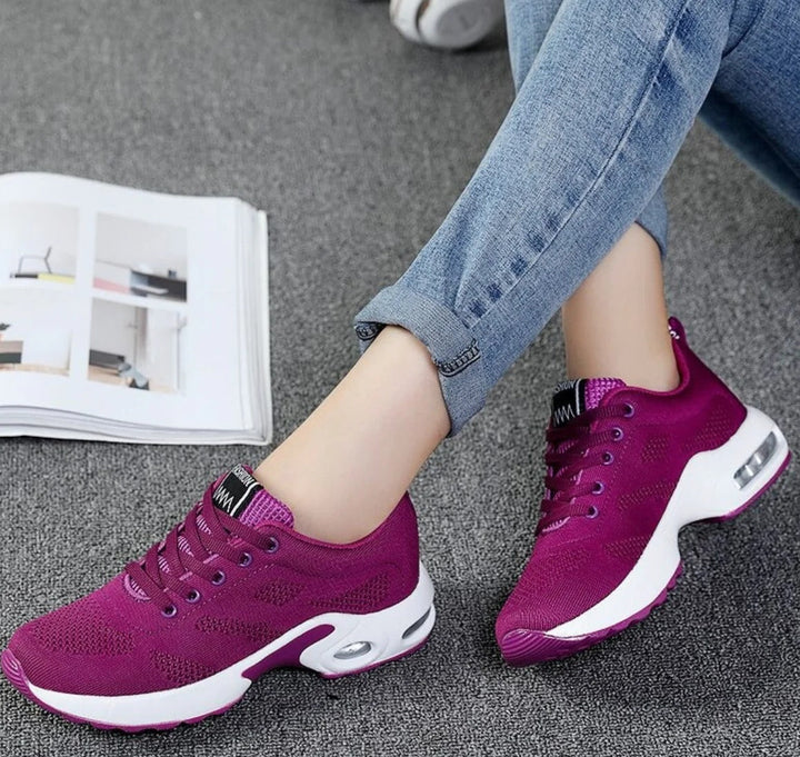 Moderne, stijlvolle damessneakers met orthopedische kenmerken voor ultiem comfort en ondersteuning.