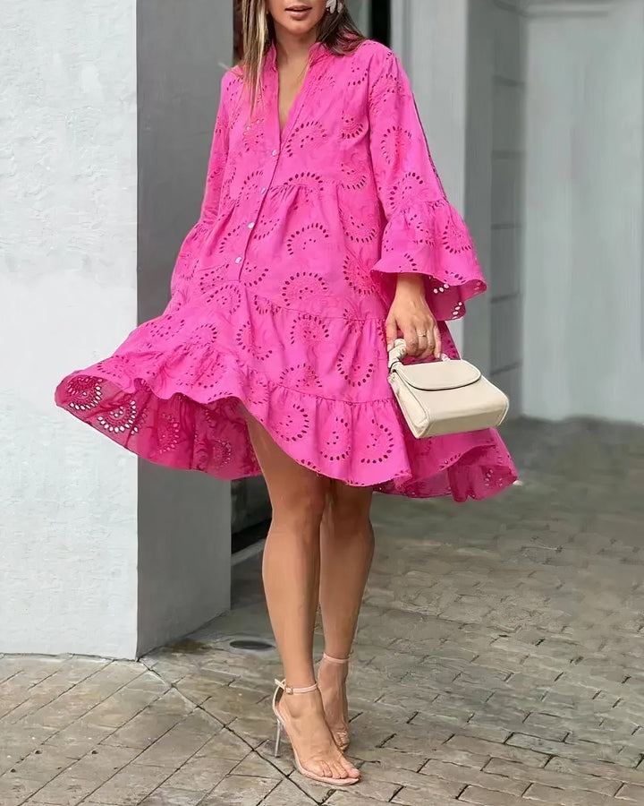 Comfortabele Sarah dames zomerjurk met kraag en V-hals, ideaal voor casual en elegante zomerse dagen.