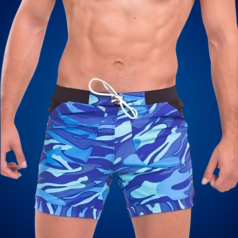 Moderne heren zwemkleding: een comfortabele polyester zwemshort, perfect voor zwemmen en ontspannen op het strand.