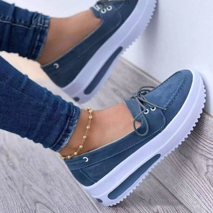 Comfortabele trendy dames schoenen, ideaal voor casual mode. Stijlvolle platte schoenen voor lente en zomer.