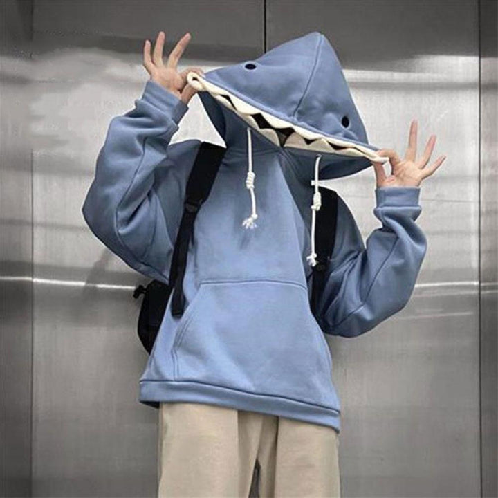 Comfortabele unisex haai hoodie, speels ontwerp met haaiengezicht en vinnen. Perfect voor streetwear.