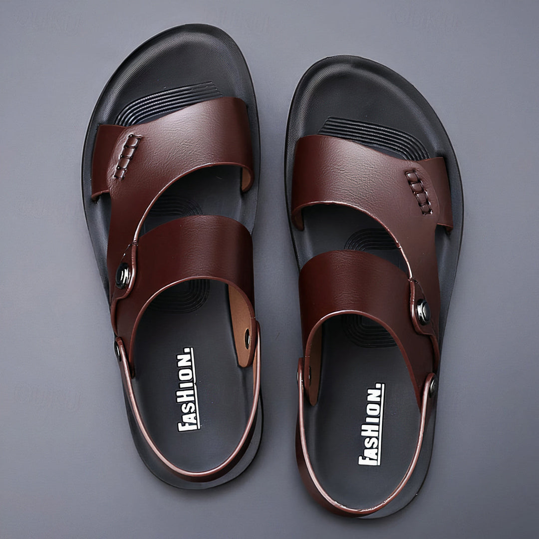 "Comfortabele zandkleurige herensandalen met antislip zool, luchtig design perfect voor zomeravonturen."