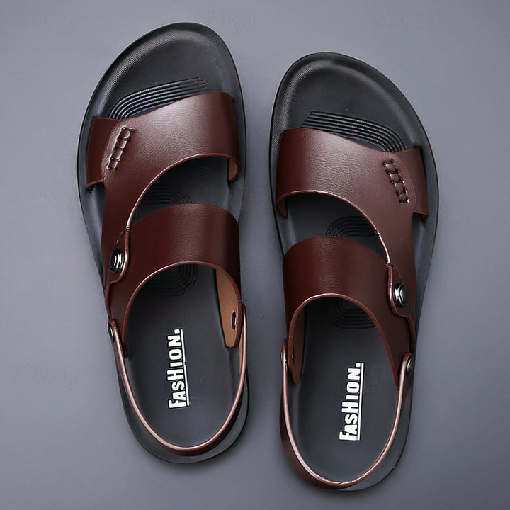 "Comfortabele zandkleurige herensandalen met antislip zool, luchtig design perfect voor zomeravonturen."