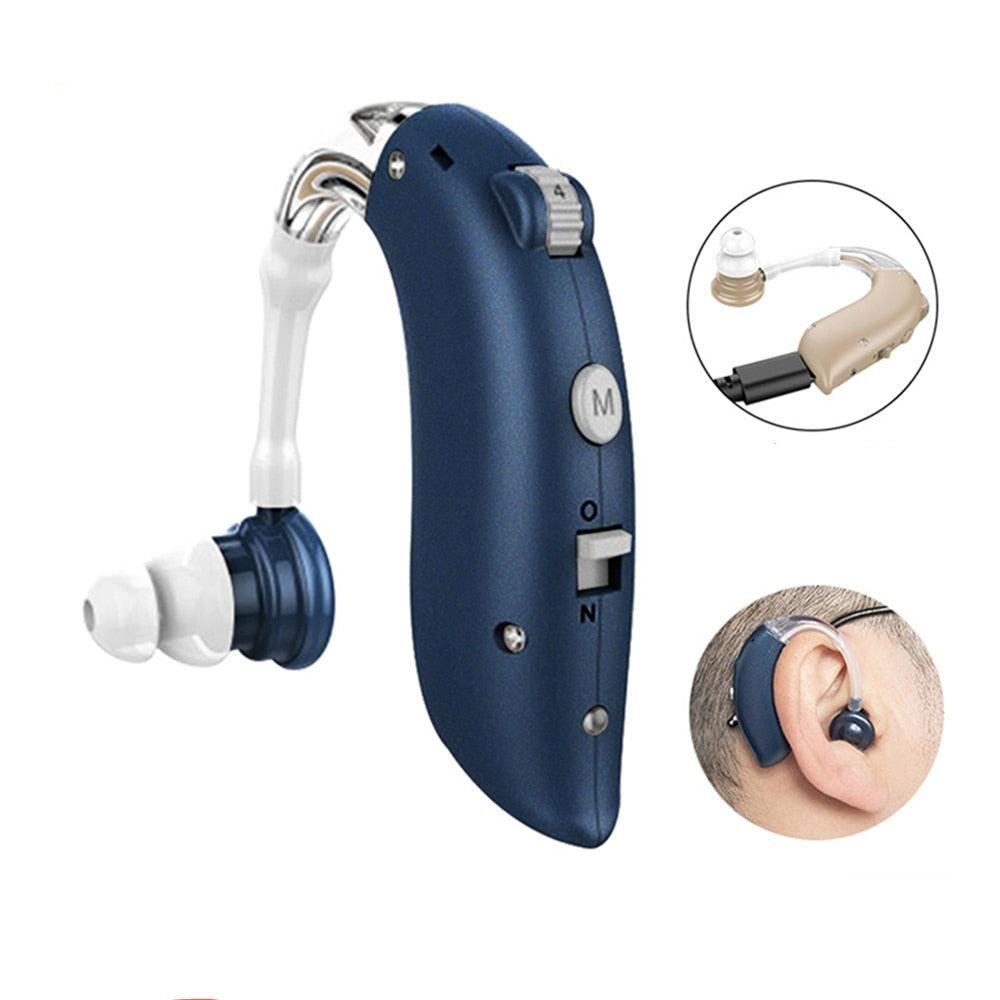 Compact oplaadbaar Clarity Pro gehoorapparaat in oor met helder geluid en effectieve ruisonderdrukking.