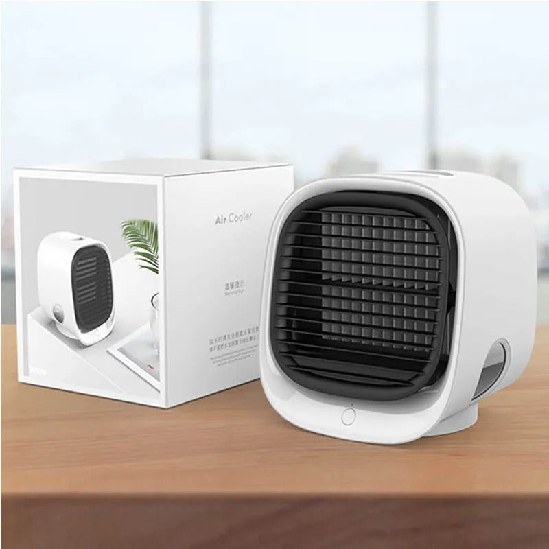 Productfoto van de compacte 2-in-1 luchtkoeler bevochtiger; toont het strakke design voor thuis of kantoor.