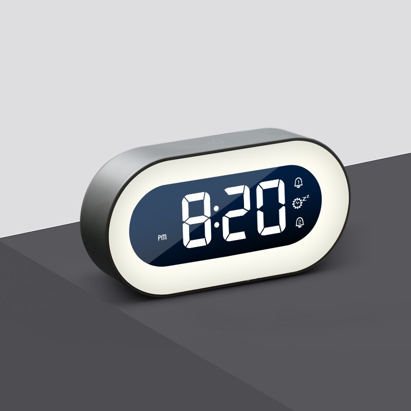 Gedetailleerde weergave van compacte digitale wekker Lumino met nachtlampje en gebruiksvriendelijke knoppen.