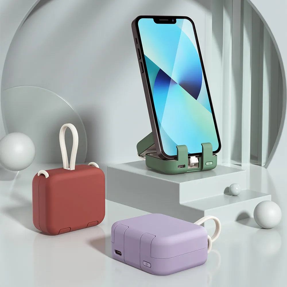 Compacte draagbare oplader voor smartphone, ideaal voor onderweg.