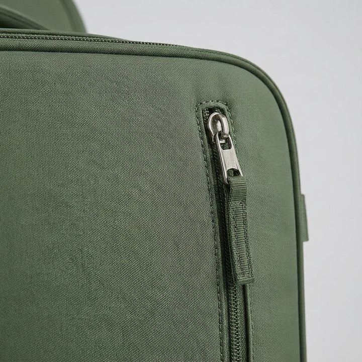 Georganiseerde FlightTrek reisrugzak met veilig laptopvak, comfortabel en compact.
