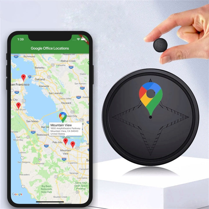 Afbeelding van een compacte, waterdichte GPS tracker met magnetische achterkant, perfect voor voertuigvolging.
