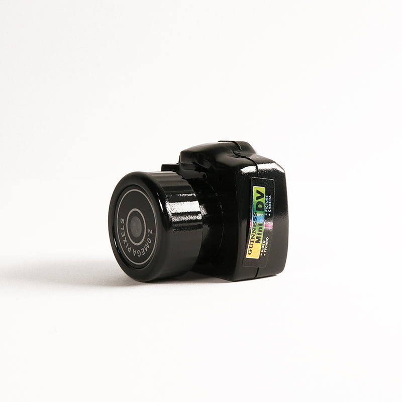 Compacte HD mini videocamera, draagbaar ontwerp met schokbestendige behuizing, ideaal voor scherpe 1080HD opnamen.