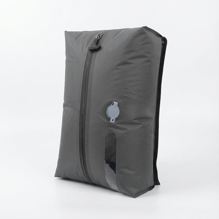 Diverse maten SpaceSwell compressietassen in een koffer. Optimaal organiseren en ruimte besparen.