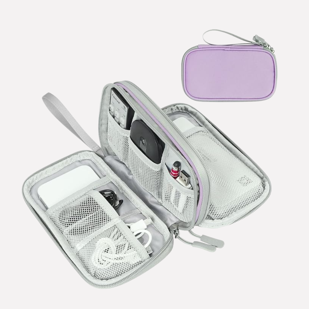 Reisaccessoire: zwarte tech organizer, compacte opslag voor kabels en accessoires.