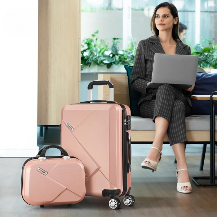 Compacte roze JetTrek handbagageset met trolley en weekendtas, ideaal voor reizen.