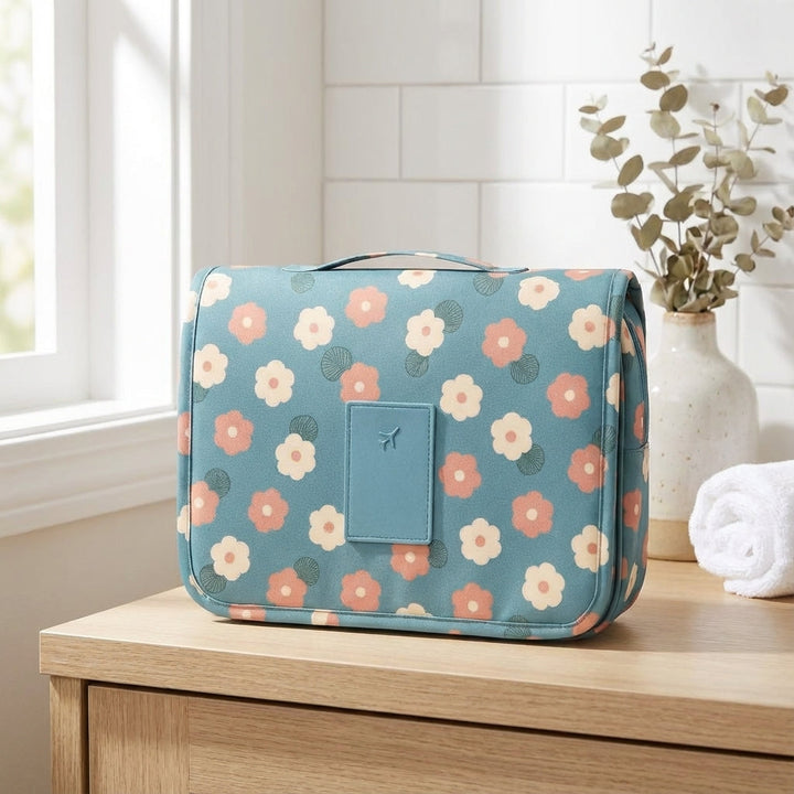 Compacte Toiletryx reistoilettas met ritsvakken voor georganiseerde reisbenodigdheden, ideaal voor vakantie.