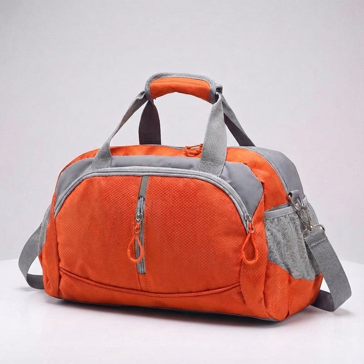 Stijlvolle sportieve reistas, compact en waterbestendig. Deze duffeltas is ideaal voor een weekend weg of gym.