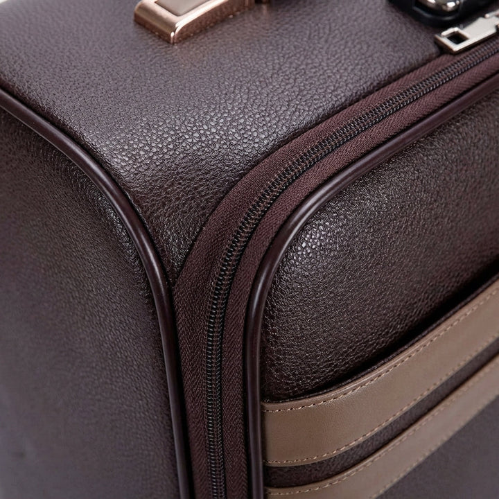 Roze SpinCabin compacte handbagage koffer, een lichtgewicht reistrolley met 360° spinner wielen.