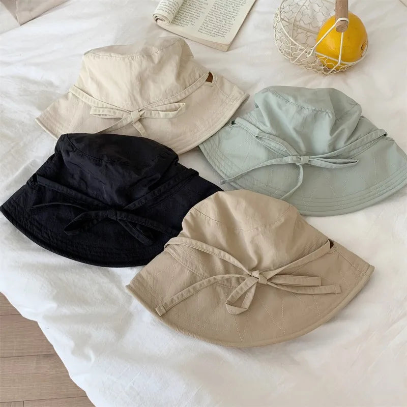 Stijlvolle khaki dames vissershoed 'Aislyn' met vetersluiting; veelzijdig voor mode en zonbescherming.