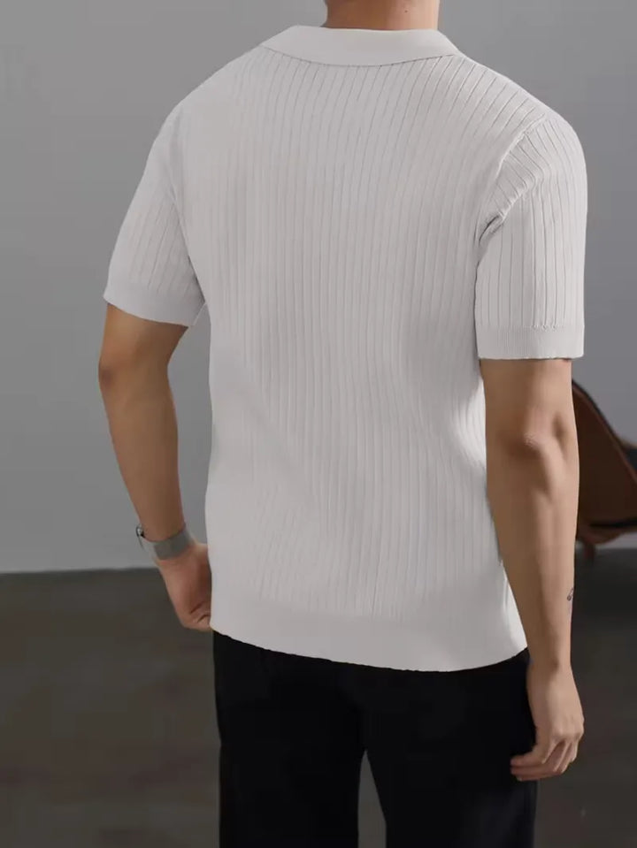 Collectie gebreide herenpolos met ribstructuur voor de zomer
