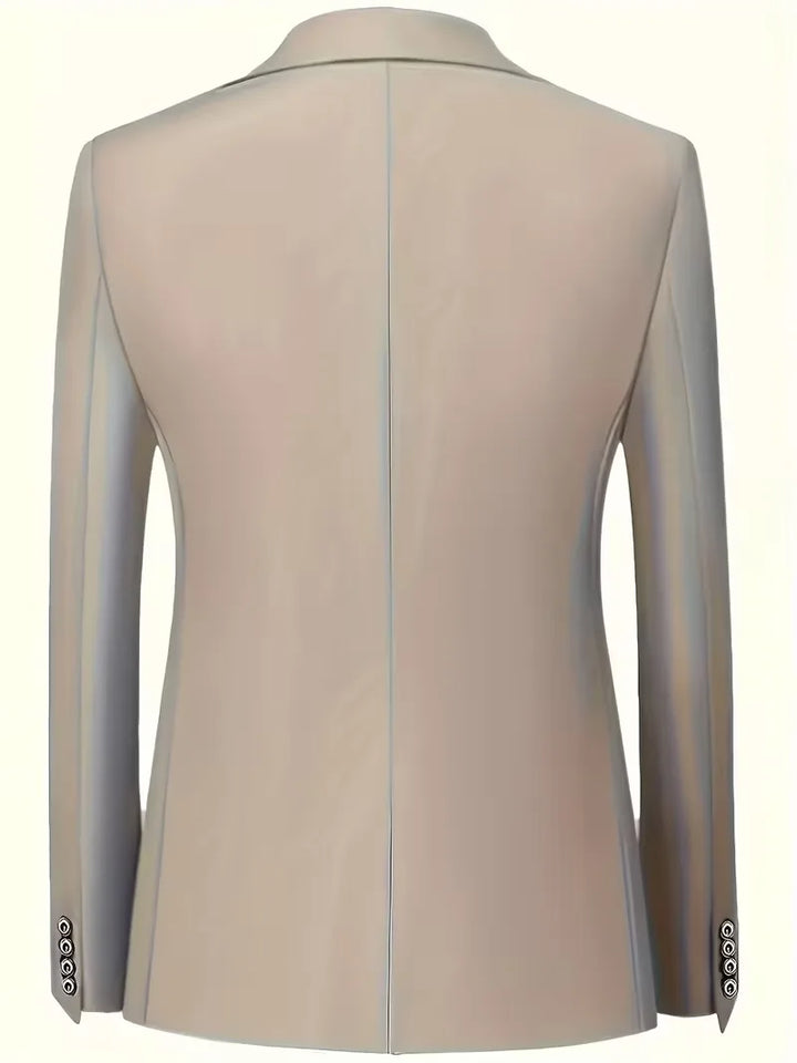 Achterkant van het beige slim fit colbert met strakke belijning en nette afwerking