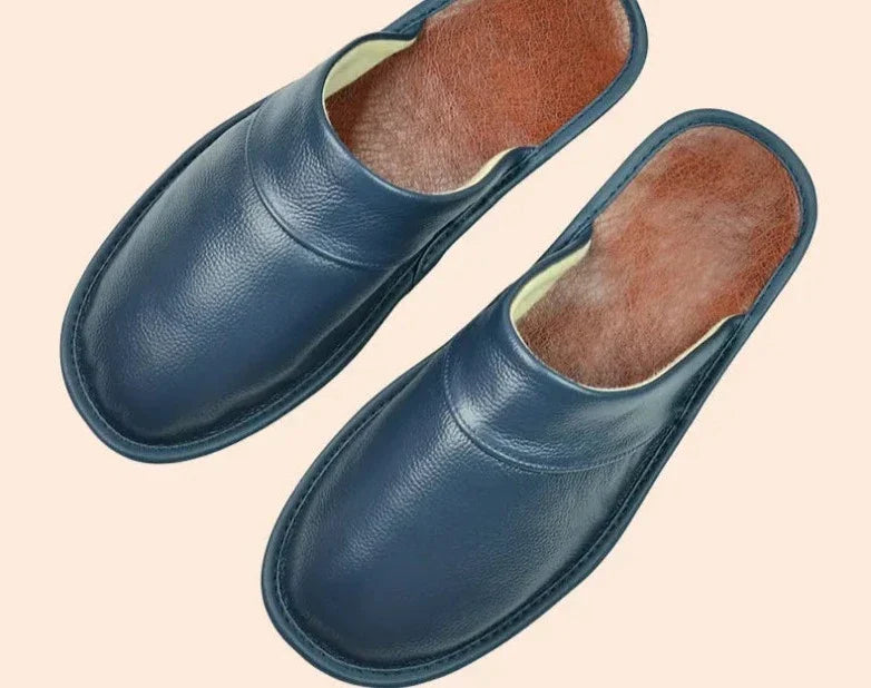 Blauwe heren pantoffels, comfortabel en warm voor thuis.