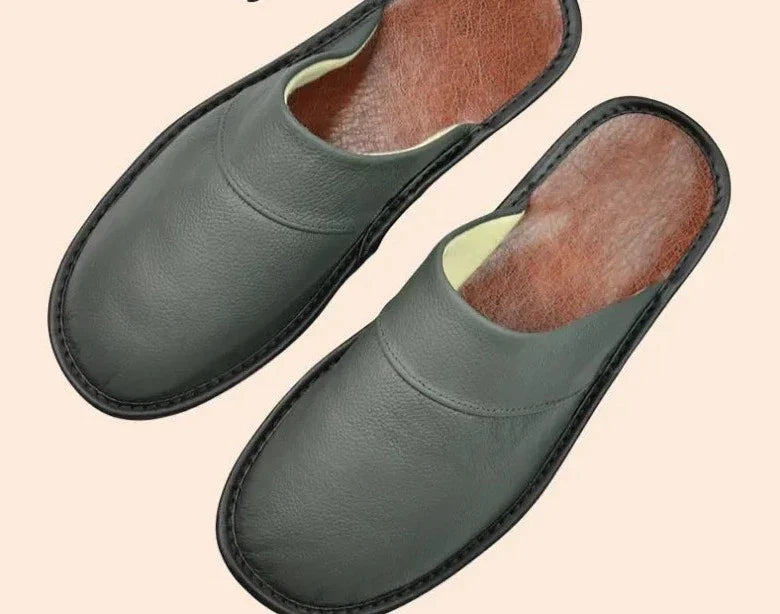 Grijze heren pantoffels, perfect voor koude winteravonden.