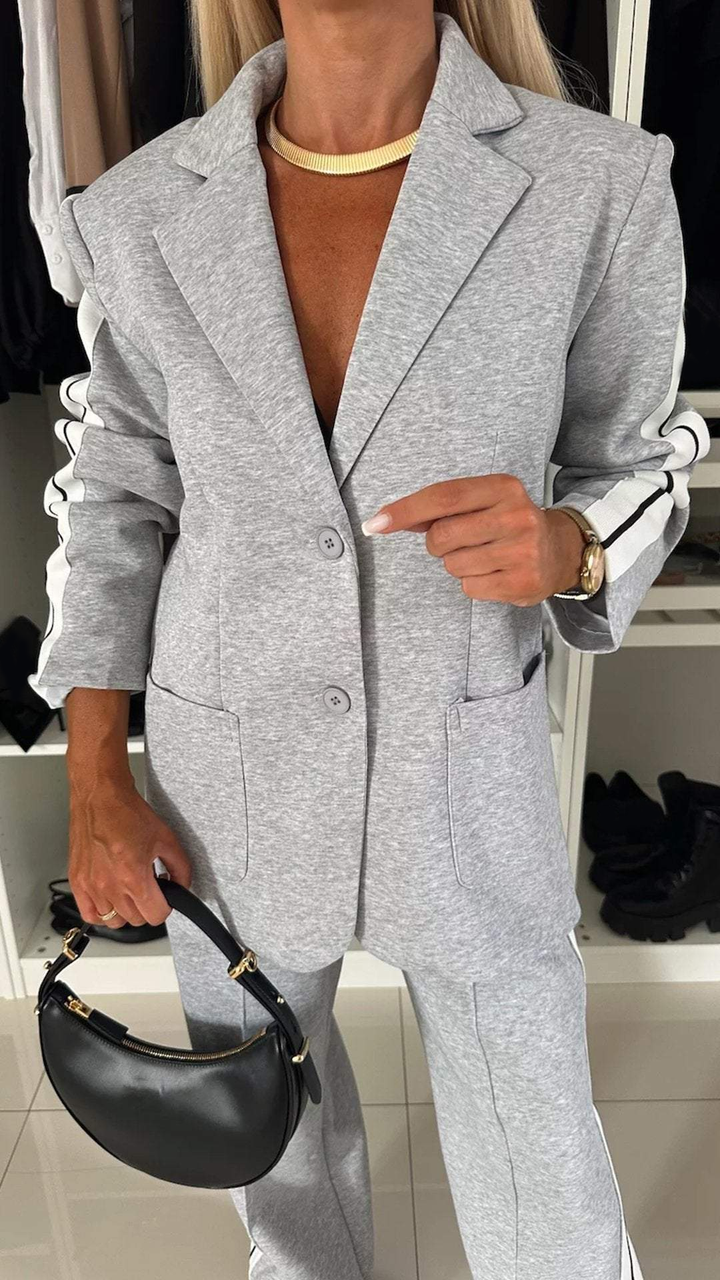 Elegant damespak: complete 2-delige set met modieuze blazer en comfortabele broek voor alle seizoenen.