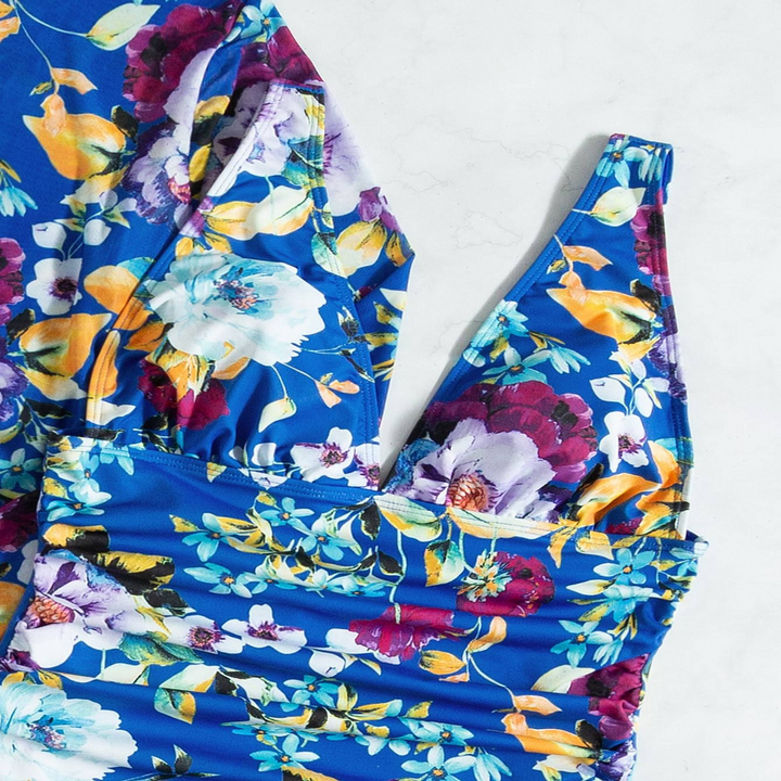 Flatterende blauwe 3-delige dames bikini set, een elegante keuze voor comfortabele zomerse badmode.
