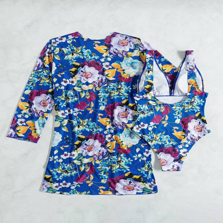 Marisse 3-delige bikini set in blauw, met een wikkelrok en flatterende pasvorm, perfecte zwemkleding.