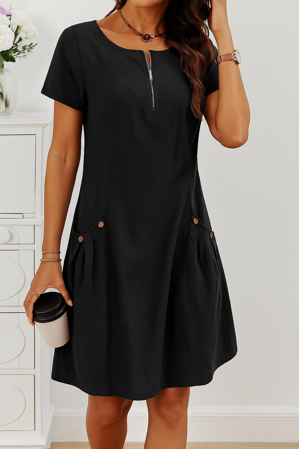 Veelzijdige dames A-lijn jurk met korte mouwen en knielengte. Geschikt voor zowel casual als geklede outfits.